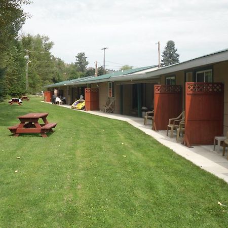 Johnny'S Motel Grand Forks Exterior photo