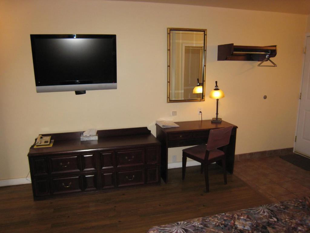 Johnny'S Motel Grand Forks Room photo