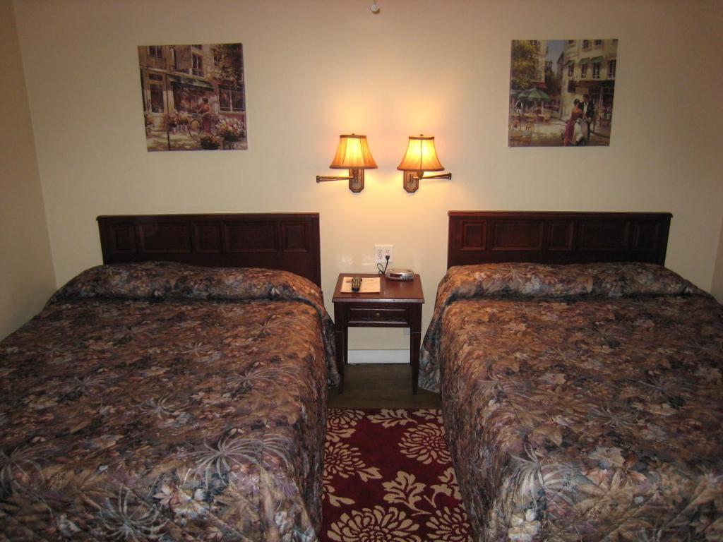 Johnny'S Motel Grand Forks Exterior photo