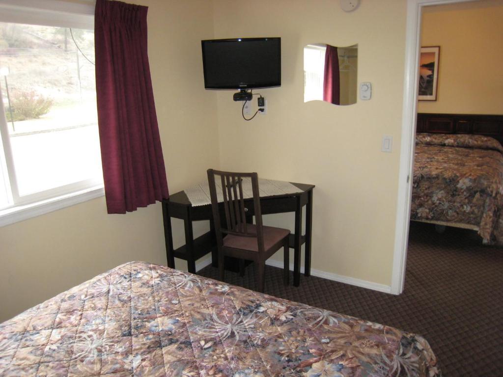 Johnny'S Motel Grand Forks Room photo