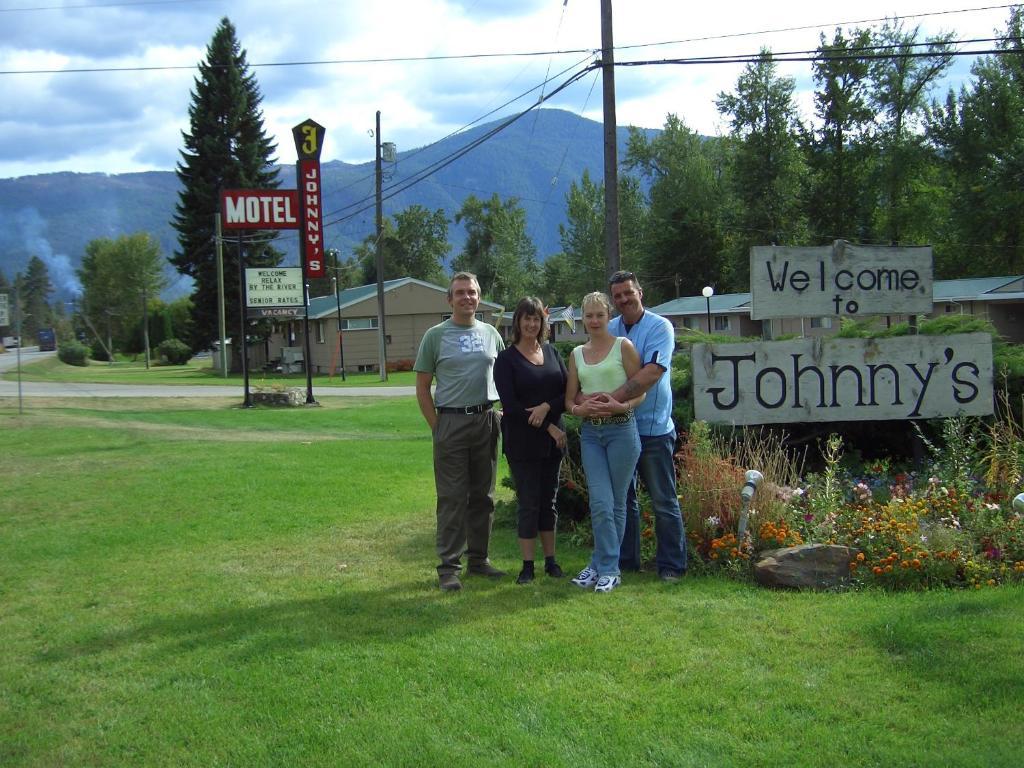 Johnny'S Motel Grand Forks Exterior photo